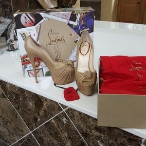 📣SALE📣MUST GO!!! Louboutin Lady Gres 20ans 160